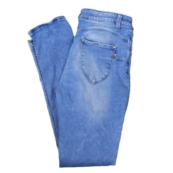 J& Joy Light Wash Skinny Jeans, Size 31/32 - Picture 16 of 16